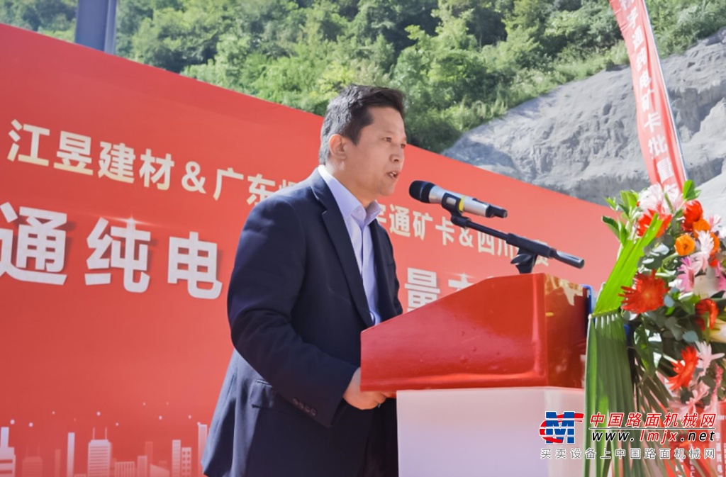 践行低碳发展,不负绿水青山,宇通纯电矿用车批量交付重庆 4.jpg