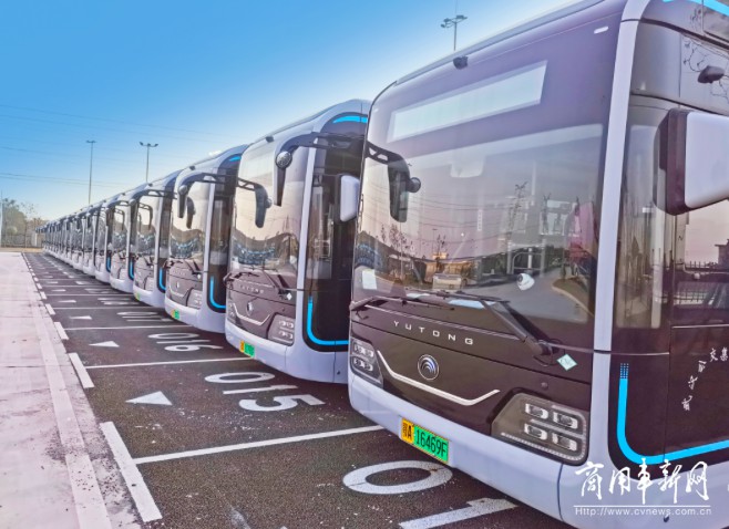 2023“开门红”!140辆宇通宇威高端公交交付武汉 2.jpg