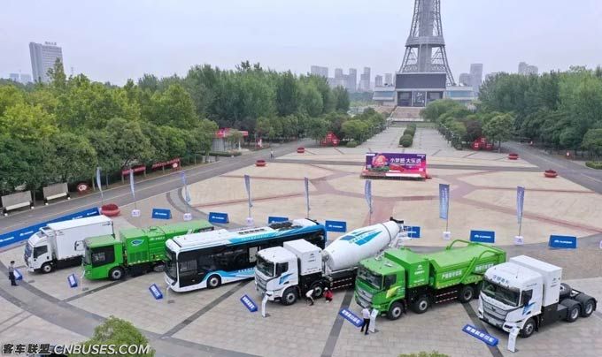 接连斩获五项新能源领域大奖,宇通集团载誉开启2023! 7.jpg