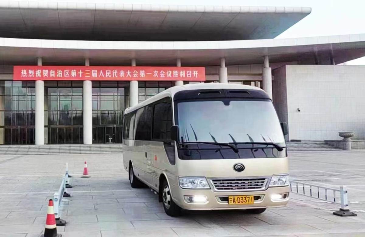 吹响2023奋进号角,宇通T7实力护航省级两会 1.jpg