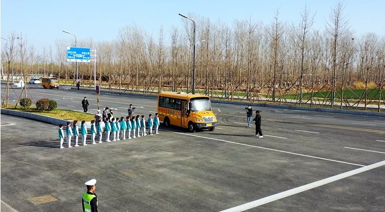 实景演练严阵以待,宇通校车持续守护学生安全 4.jpg