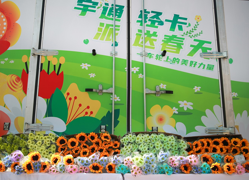 宇通新能源商用车:12小时见证车轮上的美好力量 2.jpg