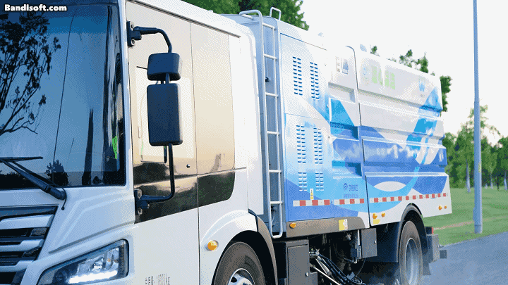 10万人围观!宇通环卫3年蝉联第一靠的是什么? 12.gif