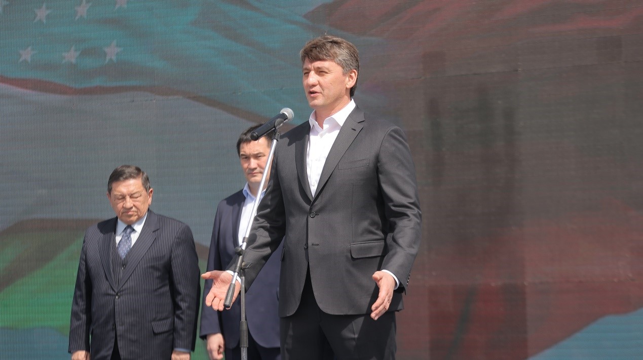塔什干市长点赞!宇通出口乌兹别克斯坦800辆客车首批正式交付 2.jpg