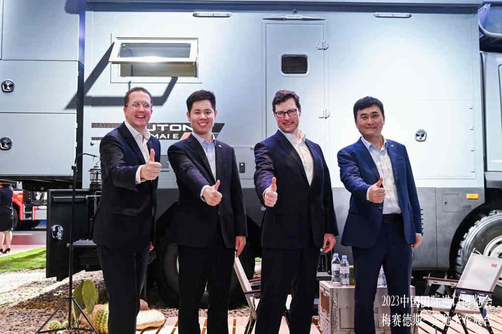 闪耀进博，宇通房车与奔驰卡车签署战略合作协议！
