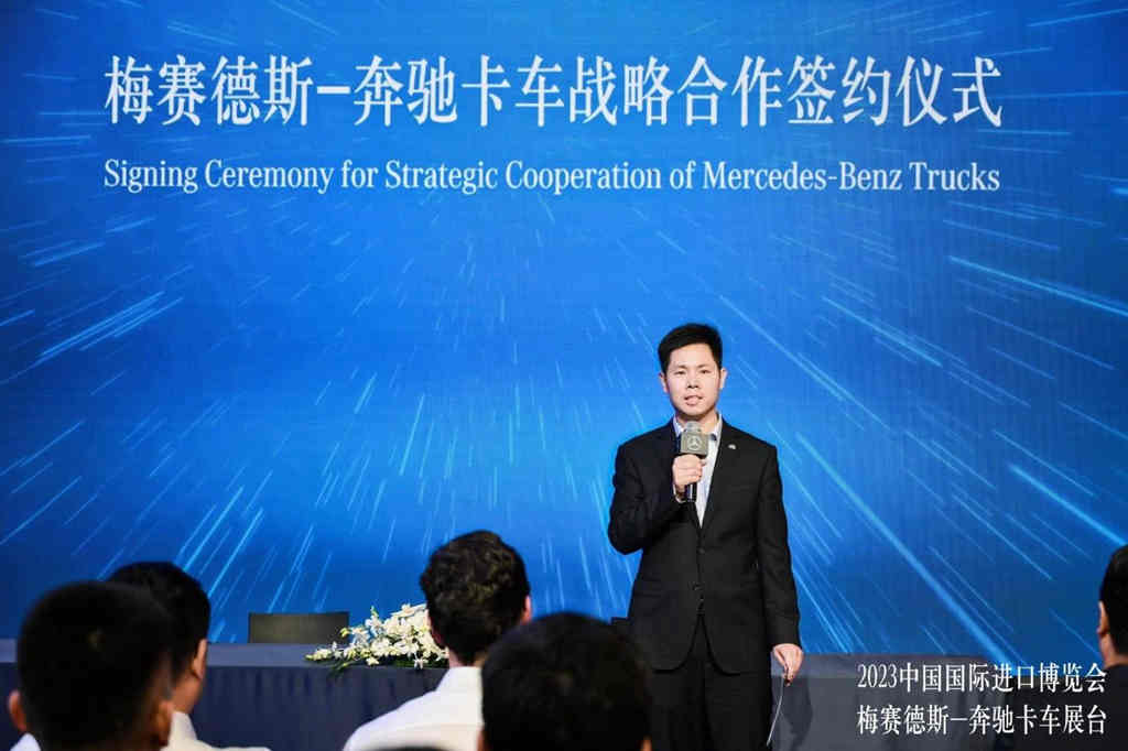 闪耀进博，宇通房车与奔驰卡车签署战略合作协议！