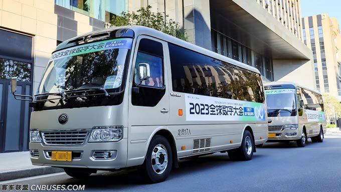 连续六年闪耀进博会，宇通再度担纲护航重任