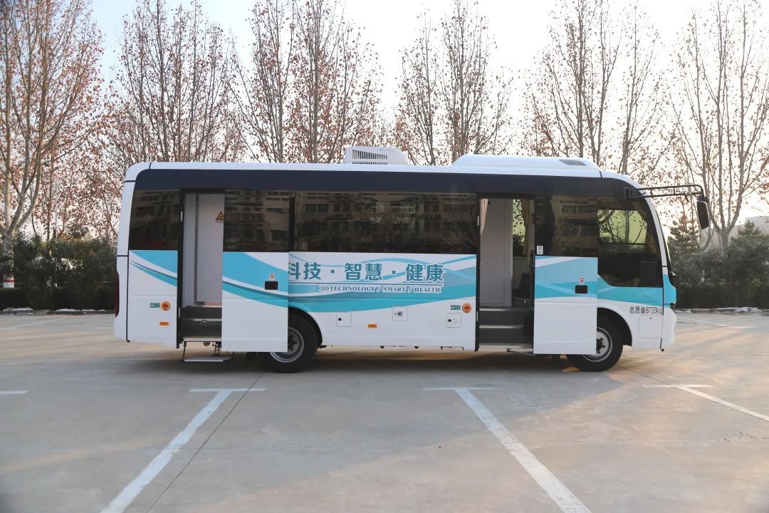 宇通7.7米福康卫士体检车，打造高效便捷体检新体验！