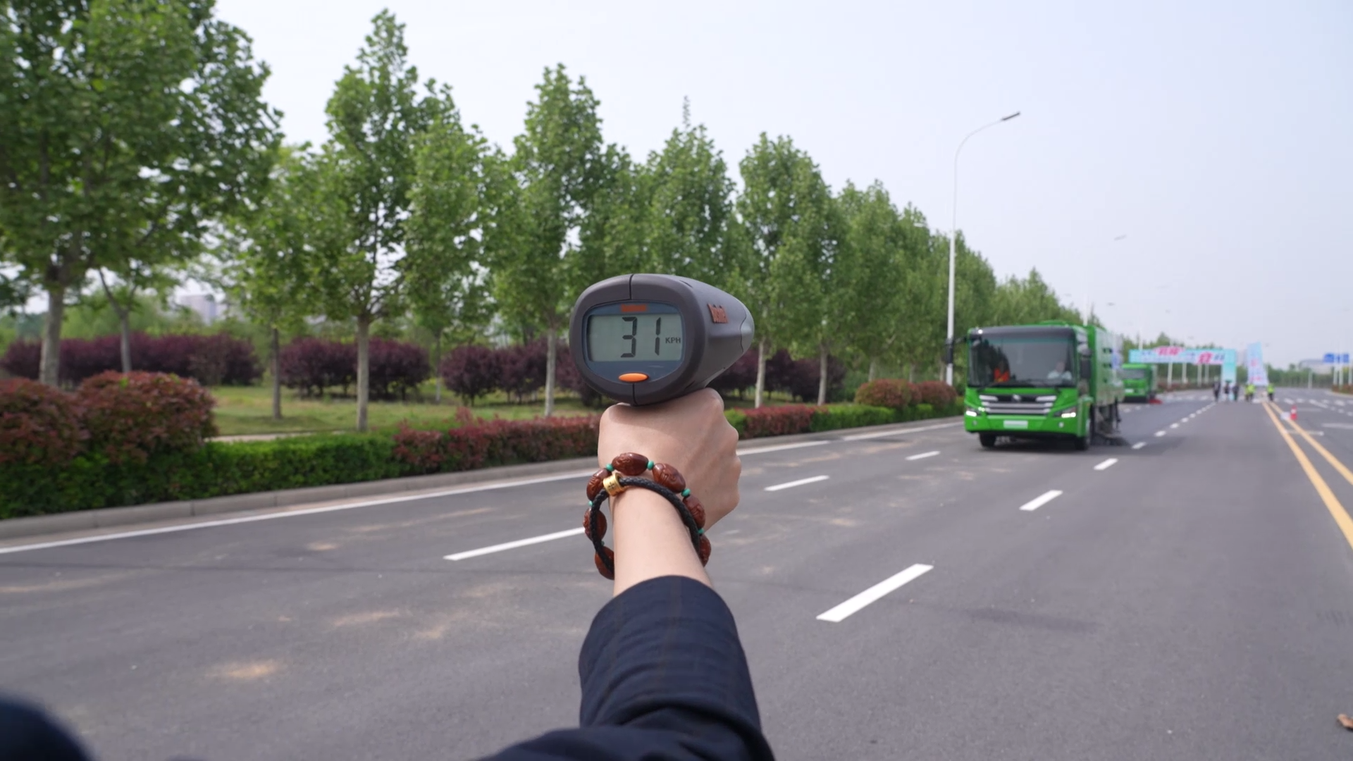 全程高能！宇通环卫快速路洗扫车“1>2”挑战赛