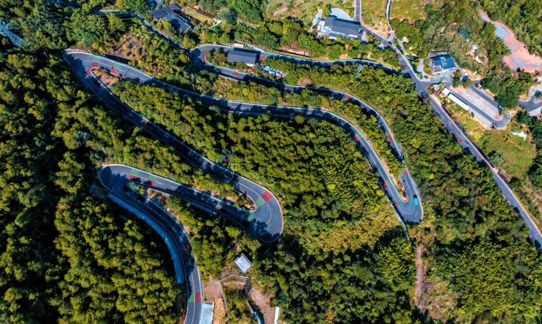 穿山越岭斗崎险，轻卡凌云“上青天”