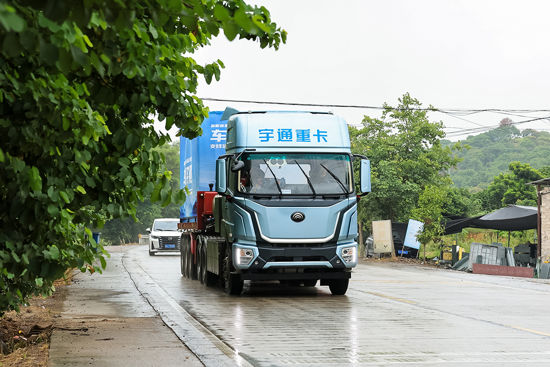 刷新纯电重卡续航新高度，宇通600度纯电牵引车新品上市！