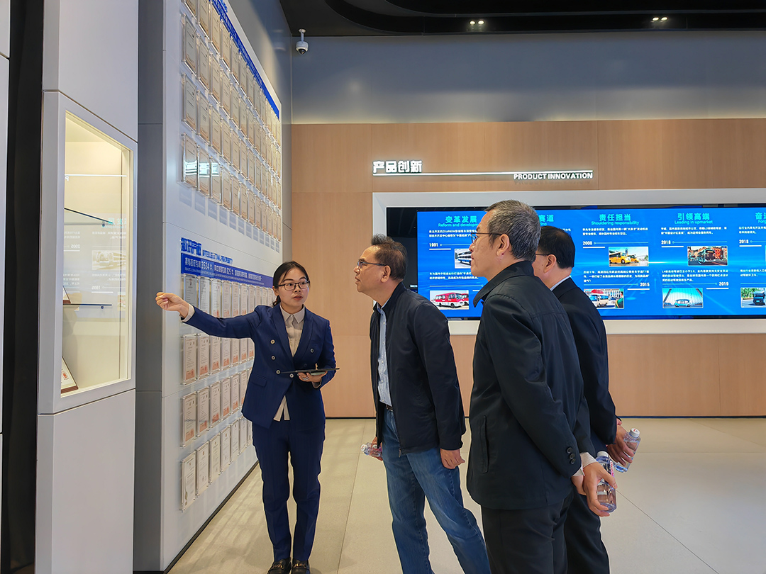 中国工程机械学会桩工机械分会领导一行莅临宇通，考察电动旋挖钻机创新之路