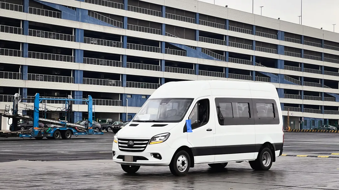 500台宇通全新车型轻客V6发往拉美地区