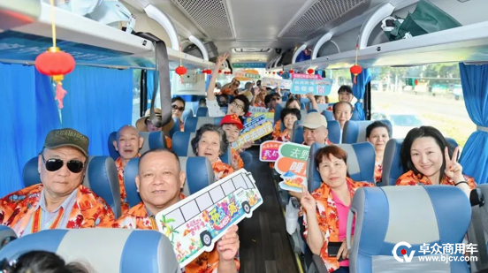 海南环岛旅游公路观光巴士火爆出圈,宇通助力海汽集团加速探索旅游运营新模式 海南环岛旅游公路观光巴士火爆出圈,宇通助力海汽集团加速探索旅游运营新模式
