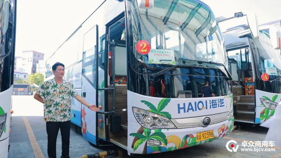 海南环岛旅游公路观光巴士火爆出圈,宇通助力海汽集团加速探索旅游运营新模式 海南环岛旅游公路观光巴士火爆出圈,宇通助力海汽集团加速探索旅游运营新模式