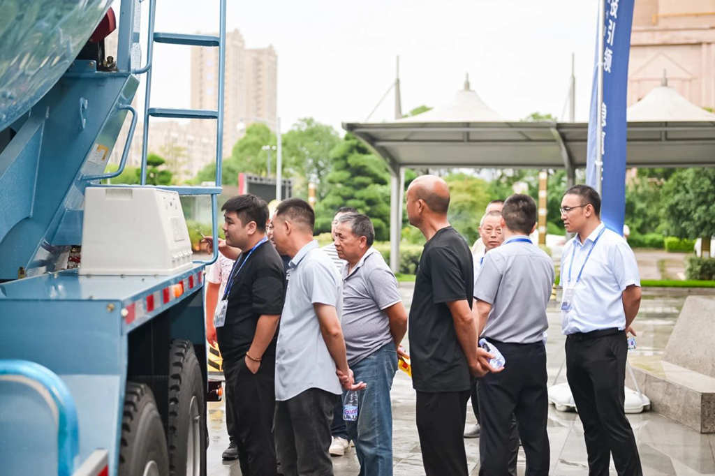 宇通重卡百城万客价值品鉴,信阳绿色转型启新程 宇通重卡百城万客价值品鉴,信阳绿色转型启新程