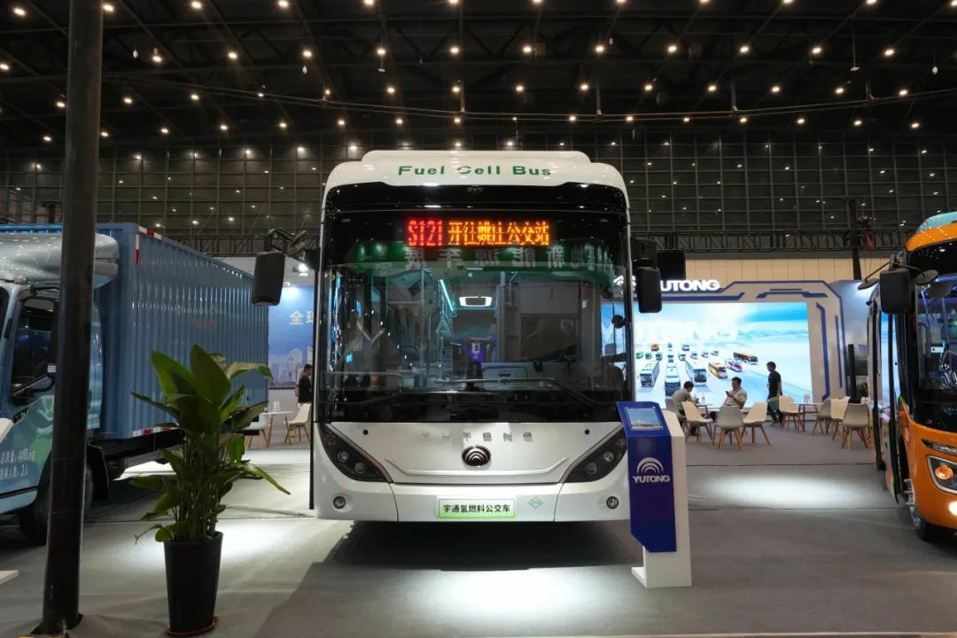 宇萌E6S 2.0领衔闪耀郑州国际新能源汽车博览会