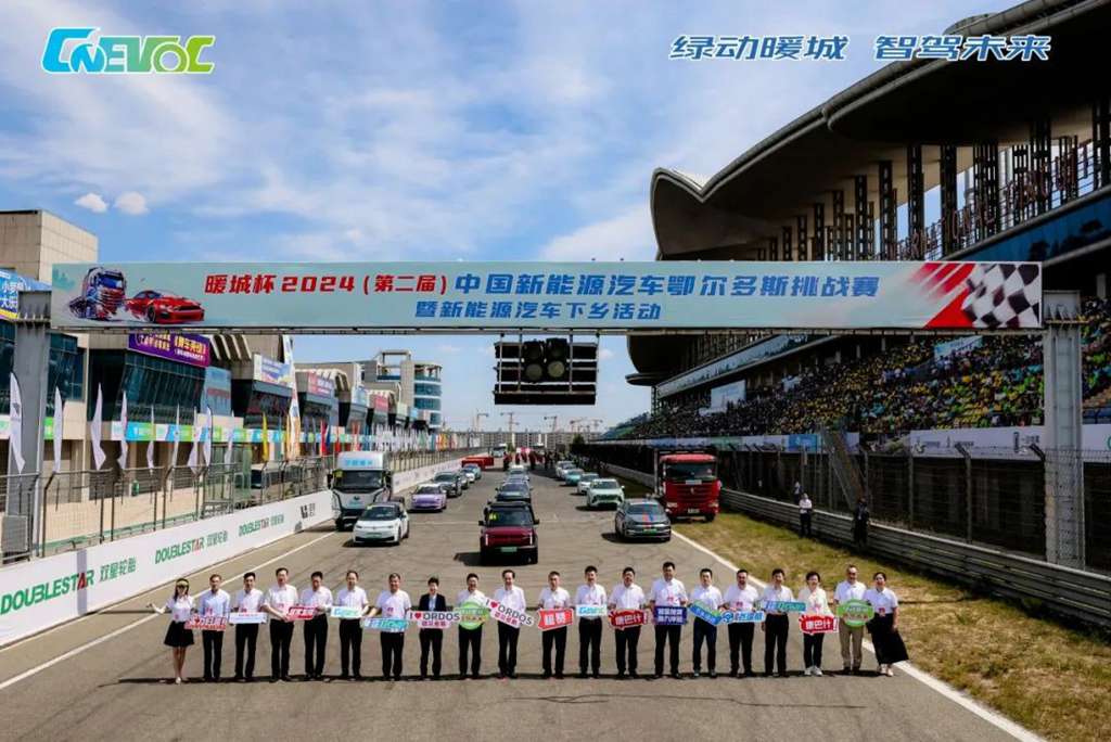 实力见证丨闪耀鄂尔多斯,宇通重卡勇夺两项重磅大奖! 实力见证丨闪耀鄂尔多斯,宇通重卡勇夺两项重磅大奖!