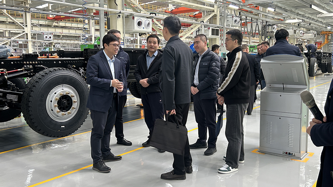 实力见证 | 哈密市考察团莅临宇通重卡，共绘氢能零碳物流蓝图