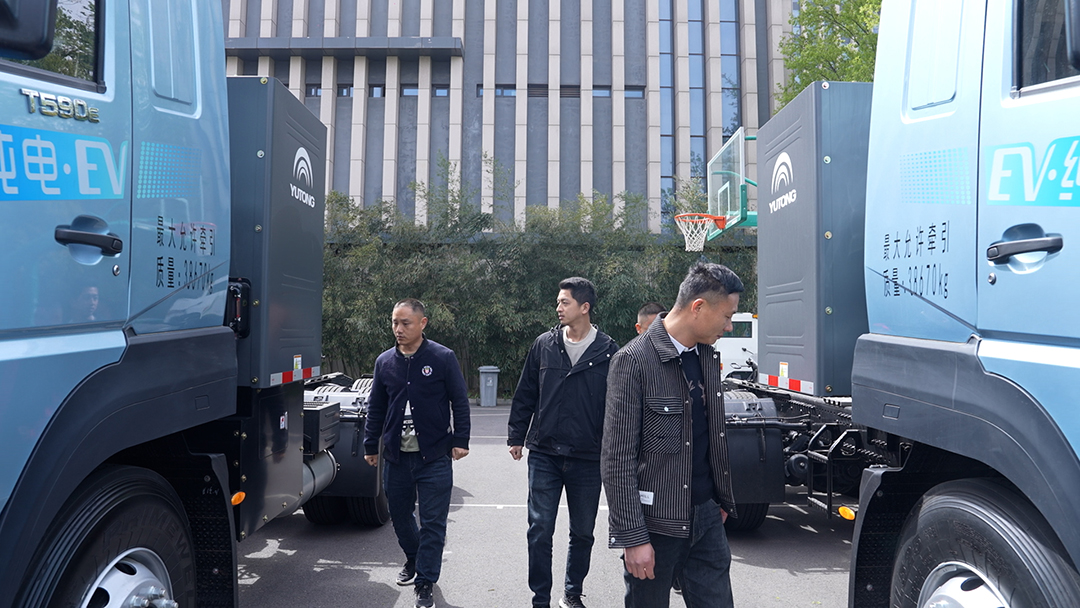 实力见证 | 宇通重卡批量交付，助力客户每年多赚60万！