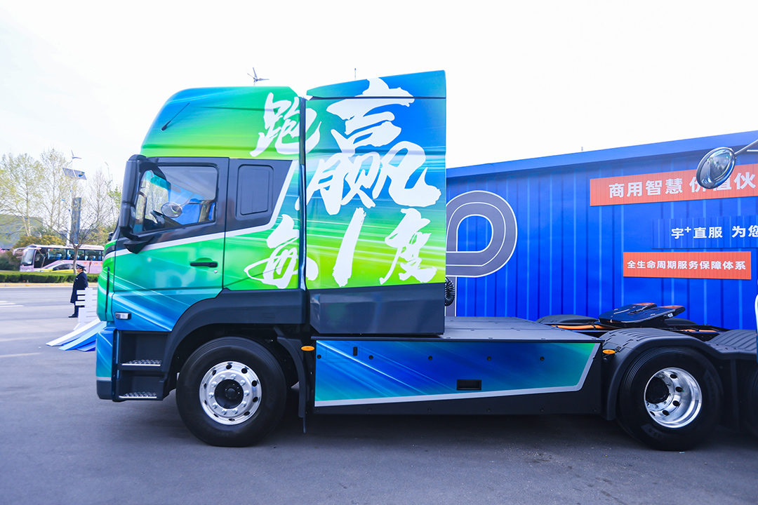 稳！省！强！宇通重卡T系列2025款凭三大硬核技术实现价值升级！