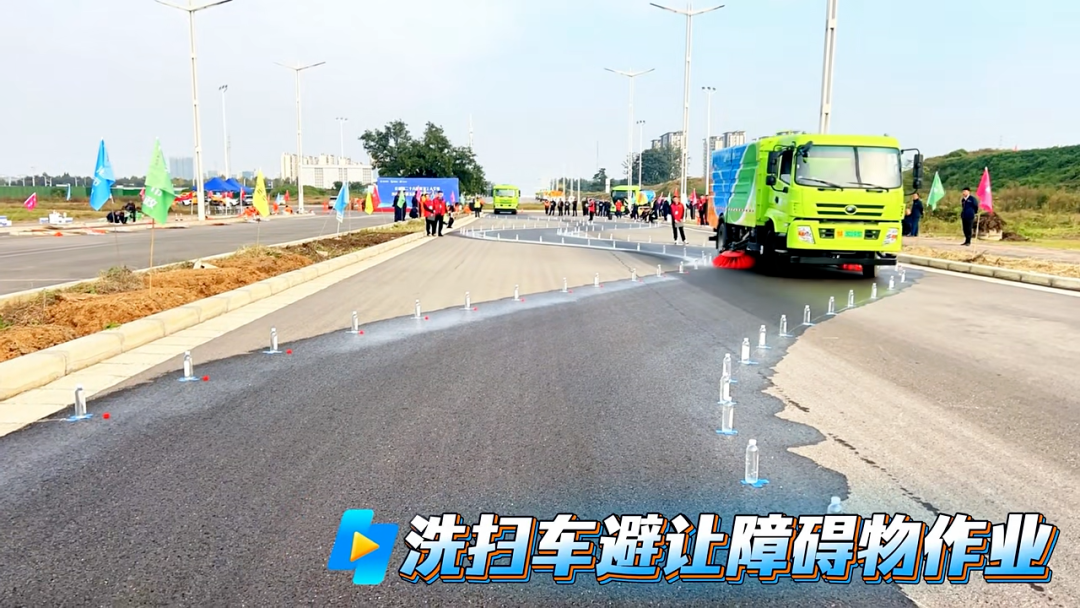 看见TA的名字，致敬不凡坚守！宇通环卫祝所有环卫工人节日快乐！