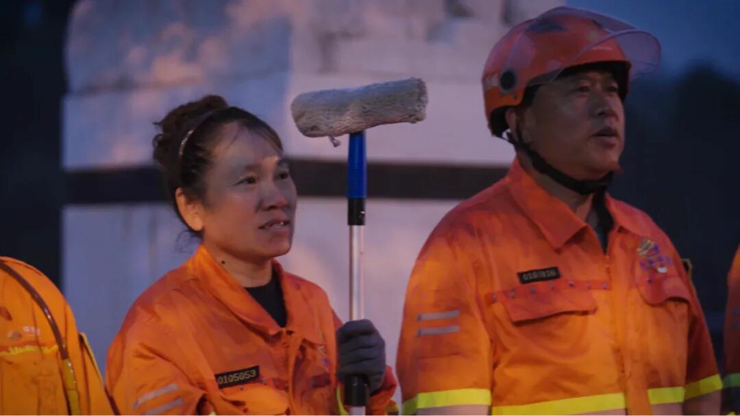 看见TA的名字，致敬不凡坚守！宇通环卫祝所有环卫工人节日快乐！