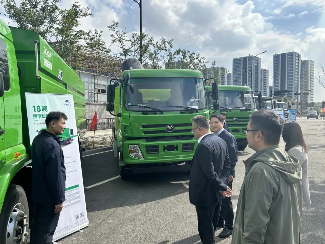 看见TA的名字，致敬不凡坚守！宇通环卫祝所有环卫工人节日快乐！