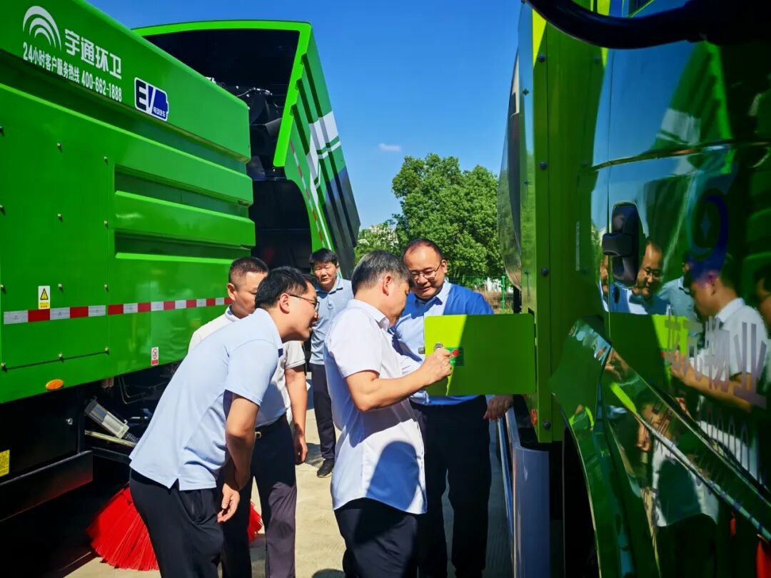 看见TA的名字，致敬不凡坚守！宇通环卫祝所有环卫工人节日快乐！