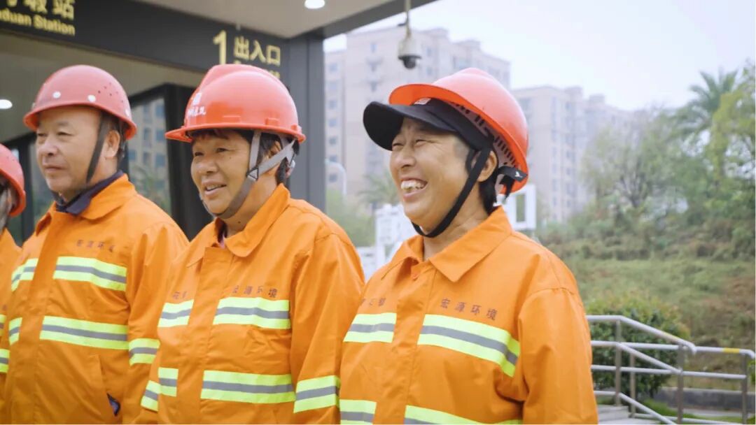 看见TA的名字，致敬不凡坚守！宇通环卫祝所有环卫工人节日快乐！