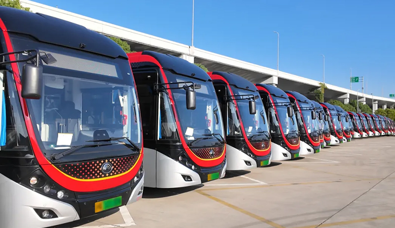 八届全勤！车型焕新！宇通为进博会保驾护航 