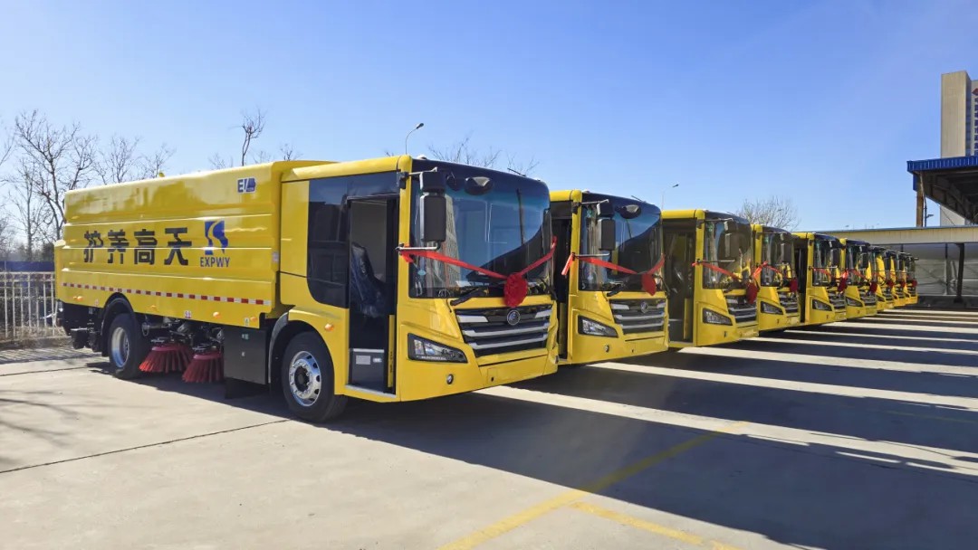 宇通纯电动高速扫路车批量交付天津,助力绿色养护升级! 宇通纯电动高速扫路车批量交付天津,助力绿色养护升级!