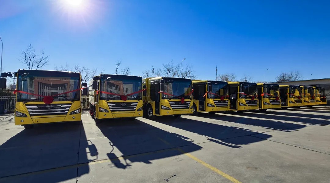 宇通纯电动高速扫路车批量交付天津,助力绿色养护升级! 宇通纯电动高速扫路车批量交付天津,助力绿色养护升级!