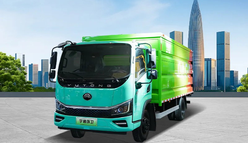 亮相2025深圳CCE展！宇通8吨纯电密闭式桶装垃圾车破解垃圾桶收运难题！