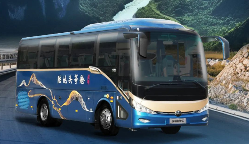 添彩高端旅游，宇通C9L丨青山碧水2.0带你一秒入盛景！