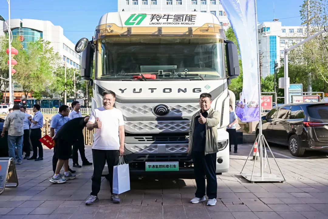 跑赢每一度丨从乌市到新乡，宇通重卡唱响新品上市“双城记”