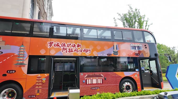 宇通高端纯电双层巴士驶入宁波古城：开启“一城型动 一程心动”文旅新体验
