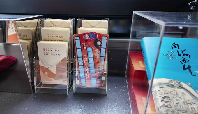 宇通高端纯电双层巴士驶入宁波古城：开启“一城型动 一程心动”文旅新体验
