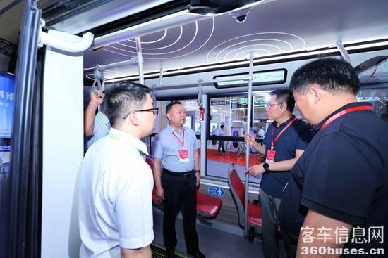 “绿”动中原！宇通F10、宇萌E6S 2.0组团亮相郑州新能源车展