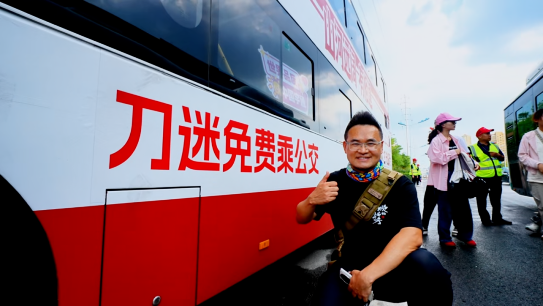 宇通客车——打造“宠粉”新范式！宇通携手临沂公交为十二万歌迷护航