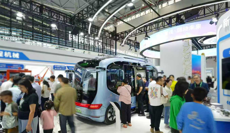 小宇2.0闪耀2025世界制造业大会，赋能智慧出行新未来