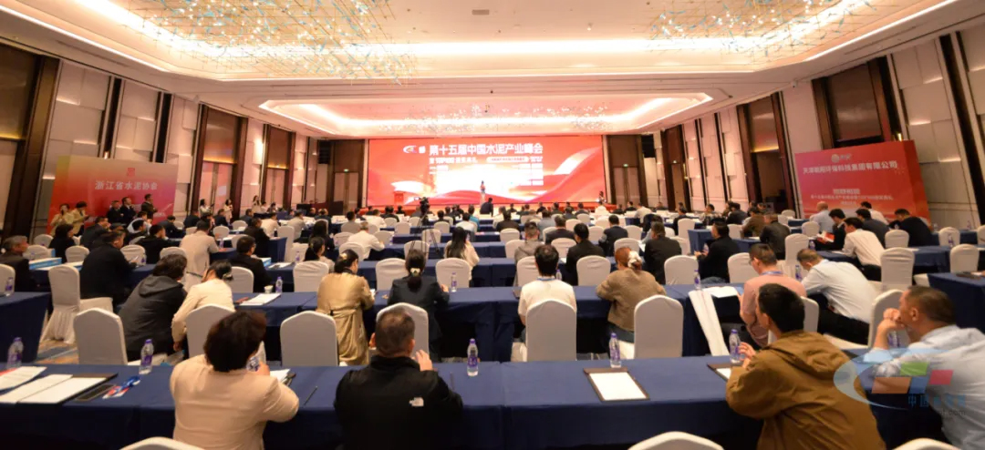 入选TOP100!宇通矿卡亮相“第十五届中国水泥产业峰会”,助力行业绿色智能转型! 入选TOP100!宇通矿卡亮相“第十五届中国水泥产业峰会”,助力行业绿色智能转型!