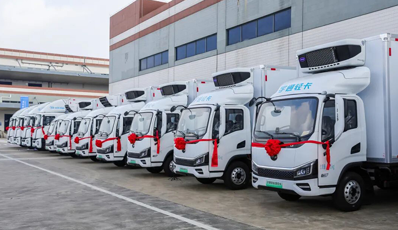 宇通百台新能源冷藏车交付海南，助力自贸岛高品质冷链商贸体系建设