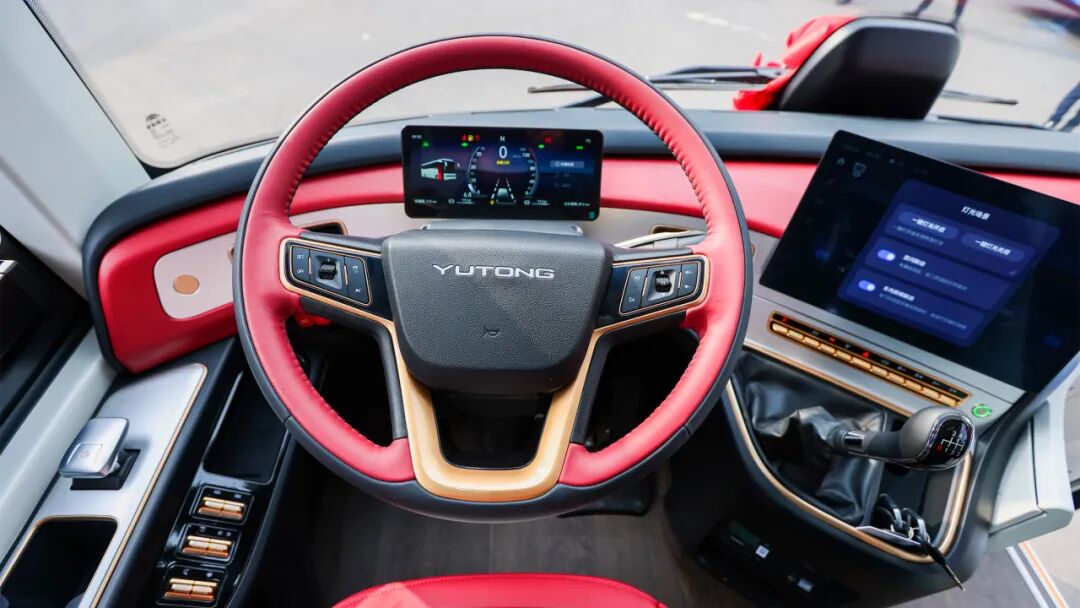 向高处行!宇通T7与天域S12奏响高端化战略“开门红” 向高处行!宇通T7与天域S12奏响高端化战略“开门红”