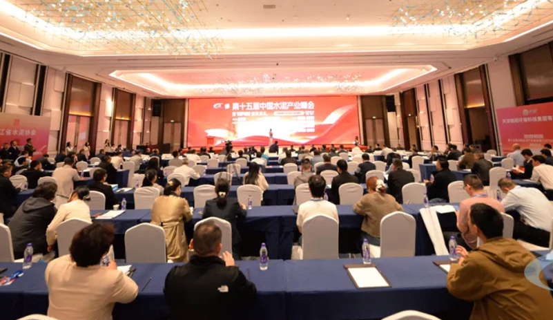 入选TOP100！宇通矿卡亮相“第十五届中国水泥产业峰会”，助力行业绿色智能转型！