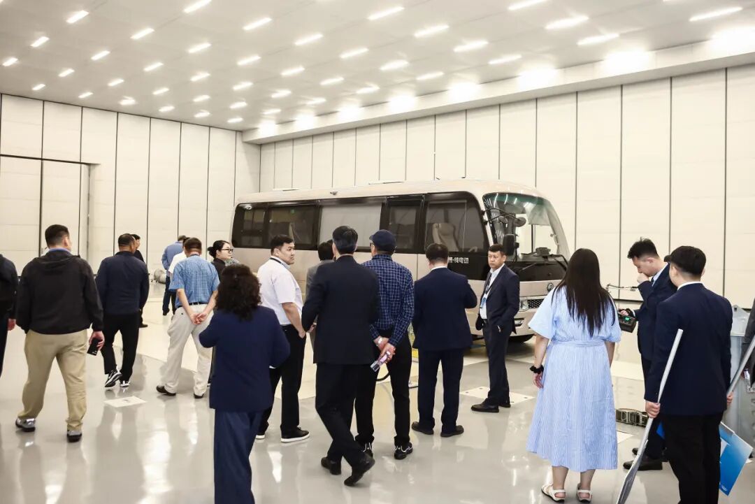 二十余载深耕丝路,宇通以长期主义点亮中亚绿色交通未来 二十余载深耕丝路,宇通以长期主义点亮中亚绿色交通未来