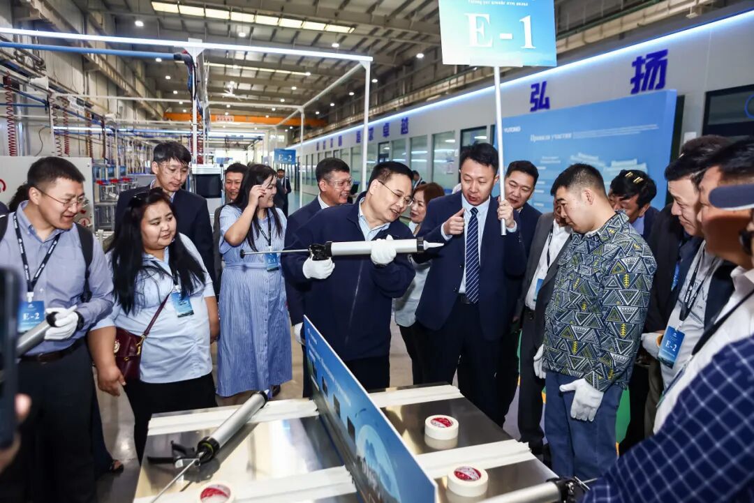 二十余载深耕丝路,宇通以长期主义点亮中亚绿色交通未来 二十余载深耕丝路,宇通以长期主义点亮中亚绿色交通未来