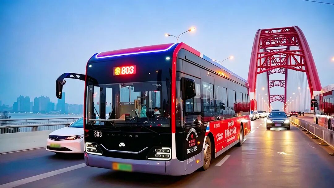 赛事直通车 | 从墨城到江城，为何都认这套干线公交解题法
