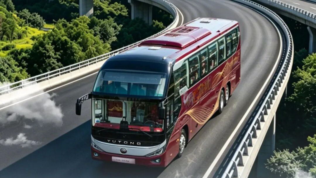 旅游客运双面担当，宇通C13L实力回应每一程托付