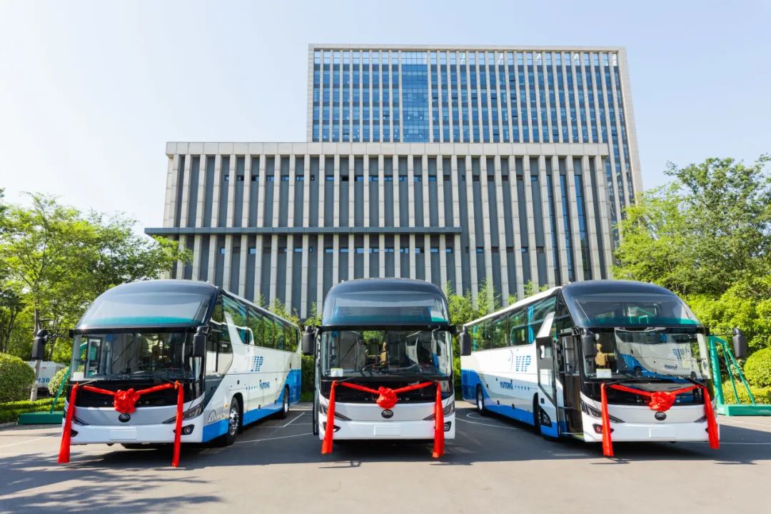 纵贯南北批量交付，宇通客车助推旅游高端、电动化转型
